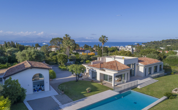PROPERTY WITH POOL AND TENNIS – CAP D´ANTIBES